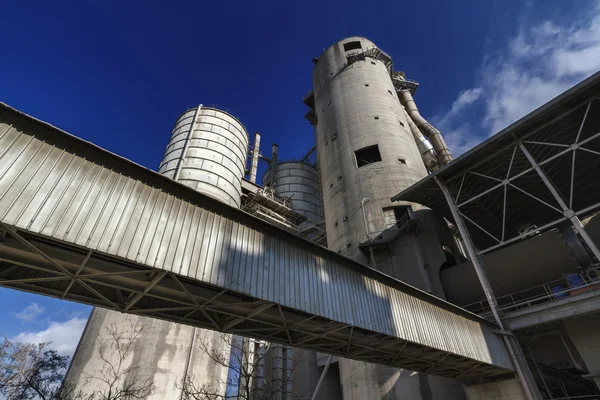 İtalya, maddaloni, çimento fabrikası