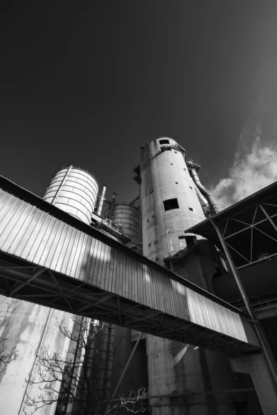 Italië, maddaloni, cementfabriek — Stockfoto