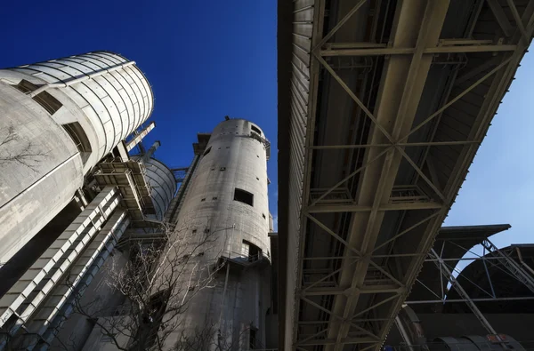 Italy, Maddaloni (Naples), cement factory — Stock Photo, Image