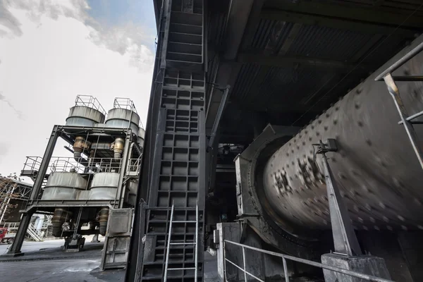 Italien, maddaloni (Neapel), cementfabrik, masugn — Stockfoto