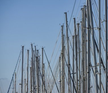 İtalya, Sicilya, Akdeniz deniz, marina di ragusa, yelkenli tekne direkleri Marina