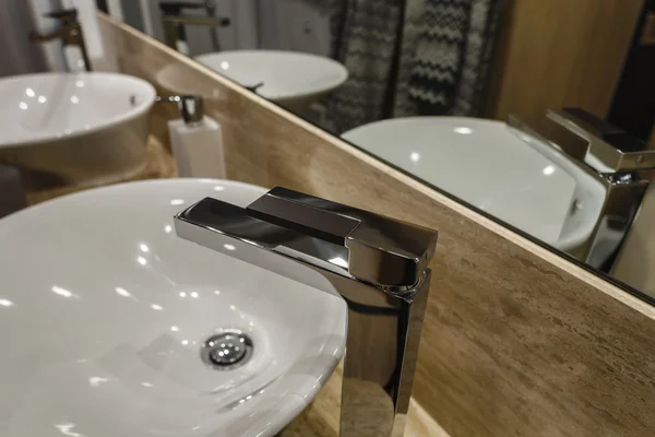 Италия, Феллес, роскошная яхта Abacus 70, главная ванная комната — стоковое фото
