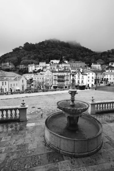 Portugalsko, vesnice sintra, staré budovy z paláce sintra — Stock fotografie