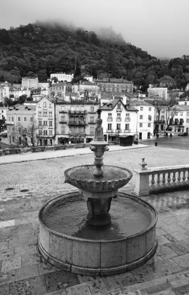 Portekiz'in sintra Köyü, eski binalar sintra Sarayı'ndan görülen — Stok fotoğraf