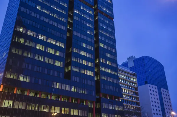 Portugal, Lissabon, moderna byggnader downtown vid solnedgången — Stockfoto