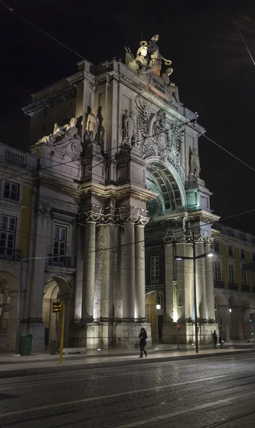 Portugáliában, a lisszaboni Baixa területén, a Market Square, Nézd a Triumph Arch éjjel — Stock Fotó