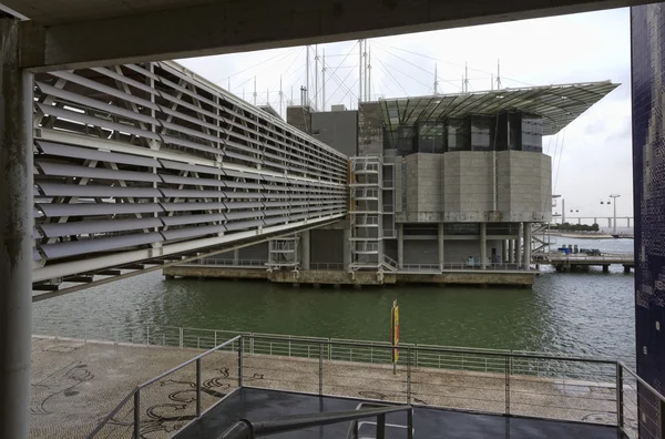 Portugal, Lisbon, Lisbon Oceanarium (Ocean rio de Lisboa), designed by American architect Peter Chermeyeff — Stock Photo, Image