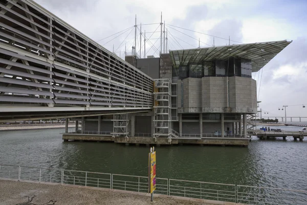 Portugal, Lisboa, Oceanario de Lisboa (Ocean rio de Lisboa), diseñado por el arquitecto estadounidense Peter Chermeyeff — Foto de Stock