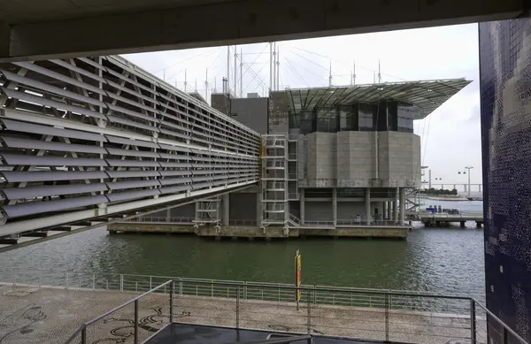 Portugal, Lisbon, Lisbon Oceanarium (Ocean rio de Lisboa), designed by American architect Peter Chermeyeff — Stock Photo, Image