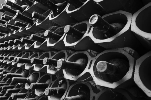Italy, Sicily, Ragusa Province, wooden wine barrels in a wine cellar — Stock Photo, Image