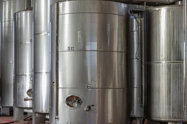 Italy, Sicily, Ragusa province, countryside, stainless steel wine containers in a wine factory — Stock Photo, Image