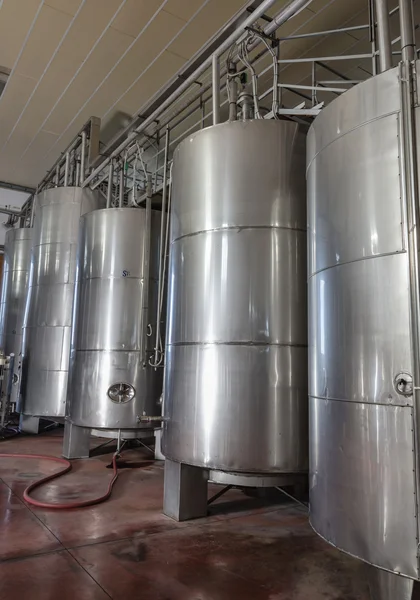 Italy, Sicily, Ragusa province, countryside, stainless steel wine containers in a wine factory — Stock Photo, Image