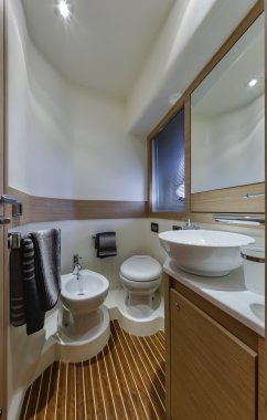 Konuklar banyo