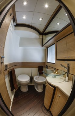 Konuklar banyo