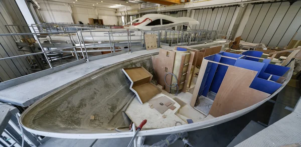 Luxury yachts under construction — Stock Photo, Image