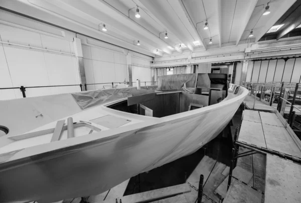 Luxury yachts under construction — Stock Photo, Image