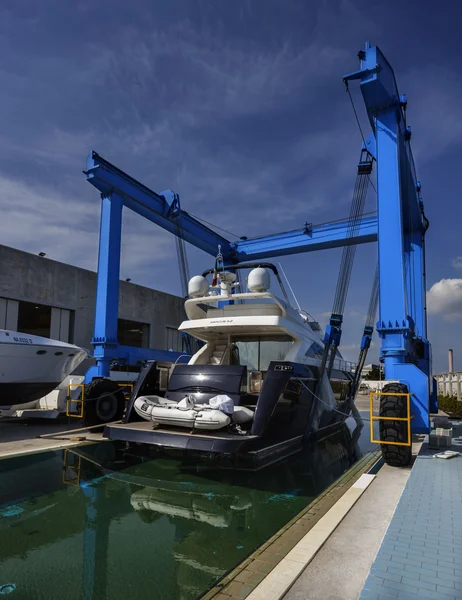 Luxusyachten im Bau — Stockfoto