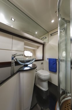 Konuklar banyo