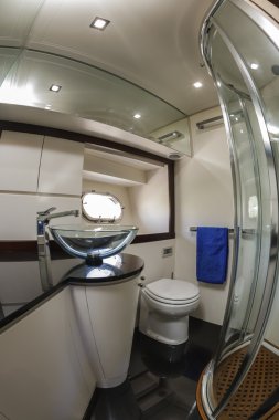 Konuklar banyo