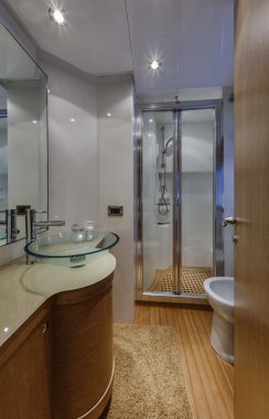 Konuklar banyo