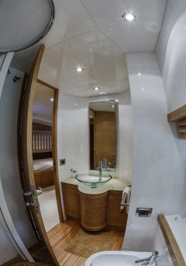 Konuklar banyo