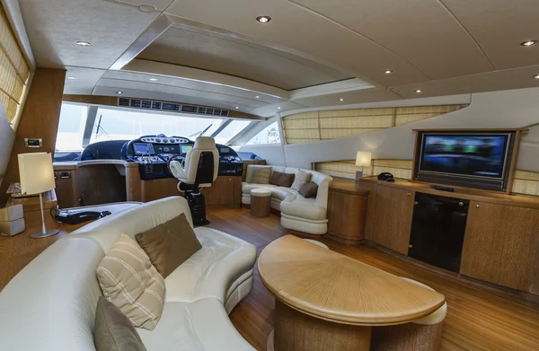 Italy, Alfamarine 78 luxury yacht, dinette and driving consolle — Stock Photo, Image