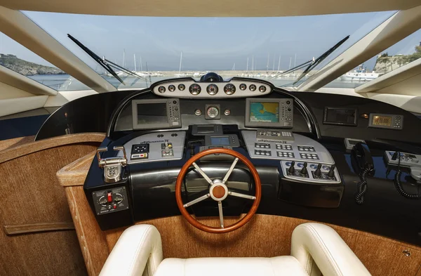 Italy, Alfamarine 78 luxury yacht, dinette, driving consolle — Stock Photo, Image