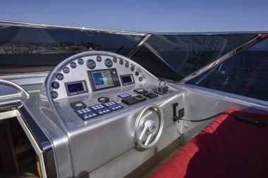 rizzardi 63 lüks yat, kokpit, consolle sürüş