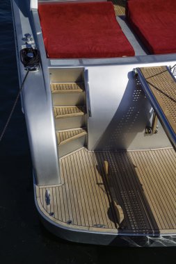 rizzardi 63 lüks yat, kıç güverte