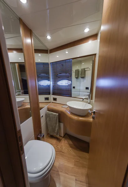 RIZZARDI 62HT yacht di lusso, camera da letto Vips — Foto Stock