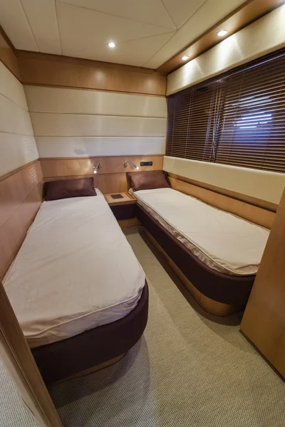 RIZZARDI 62HT luxury yacht, guests bedroom — Stock Photo, Image