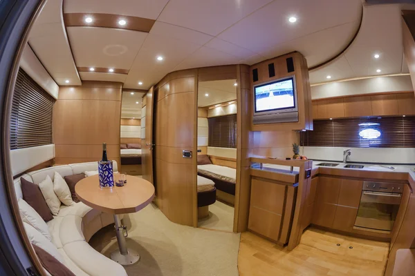 Rizzardi 63ht luksusowy jacht, jadalnia — Zdjęcie stockowe