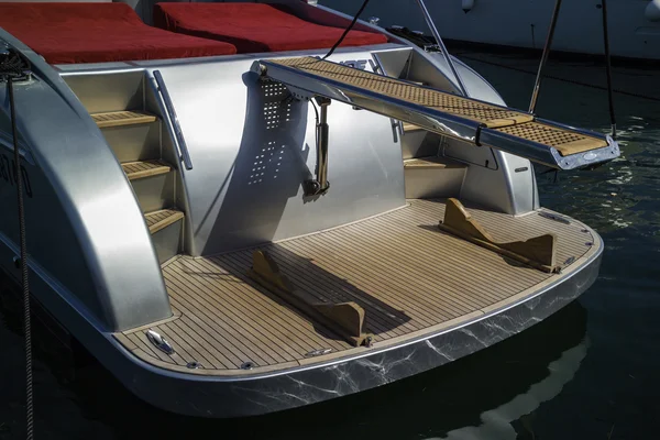 Rizzardi 63 роскошная яхта, кормовая палуба — стоковое фото