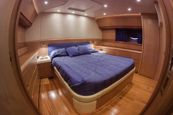RIZZARDI 73HT yacht di lusso, camera da letto Vips — Foto Stock