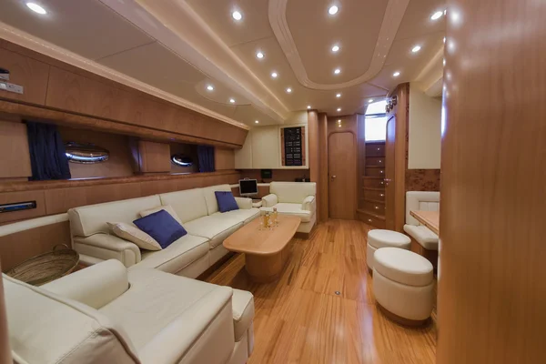 RIZZARDI 73HT yate de lujo, comedor — Foto de Stock