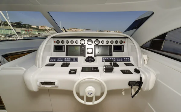 Rizzardi 73 luxury yacht, cockpit, driving consolle — Stock Photo, Image