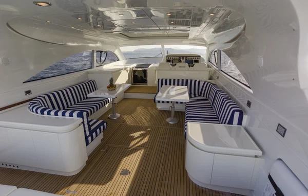 Rizzardi 73 luxury yacht, cockpit — Stock Photo, Image