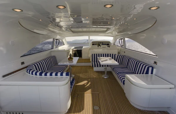Rizzardi 73 luxury yacht, cockpit — Stock Photo, Image