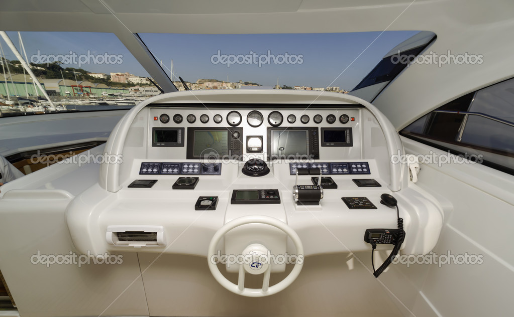 Rizzardi 73 luxury yacht, cockpit, driving consolle — Stock Photo