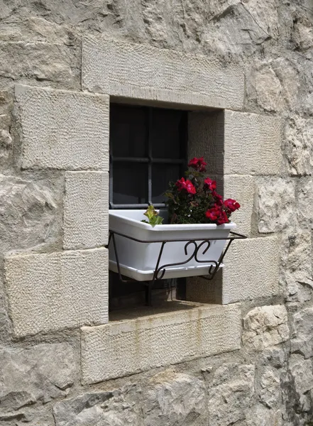 Italy, Sicily, Ragusa province, countryside, small window in a stone house — Stock Photo, Image