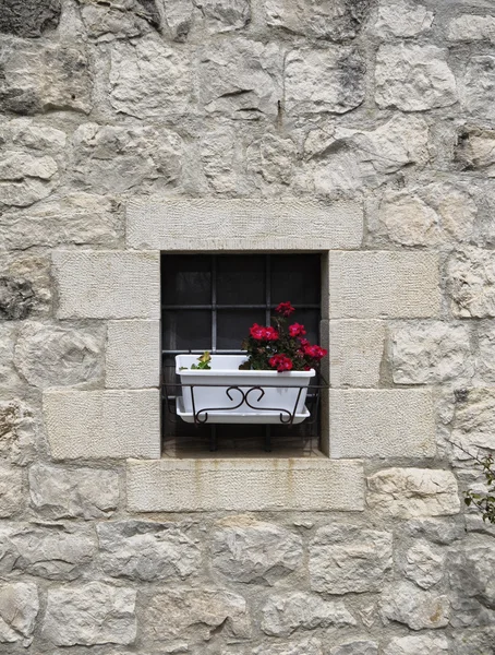 Włochy, Sycylia, prowincji ragusa, wsi, małe okno w Dom — Zdjęcie stockowe