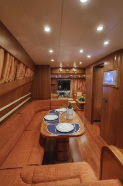 Dinette lüks yat rizzardi teknema 65 üzerinde