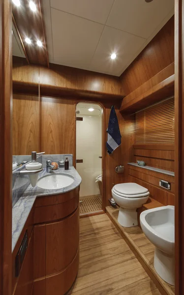 Camera da letto Vips su yacht di lusso RIZZARDI TEKNEMA 65 — Foto Stock