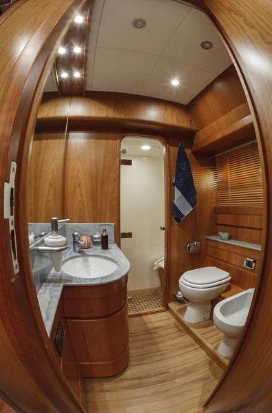 VIPs sovrum på lyx yacht rizzardi teknema 65 — Stockfoto