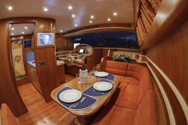 Dinette su yacht di lusso RIZZARDI TEKNEMA 65 — Foto Stock