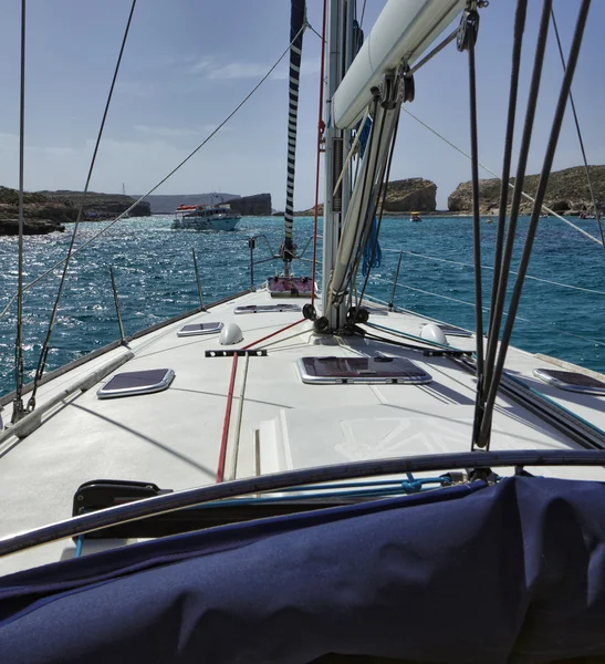 View of Comino's Blue Lagoon from a sailing boat — Stock Photo, Image