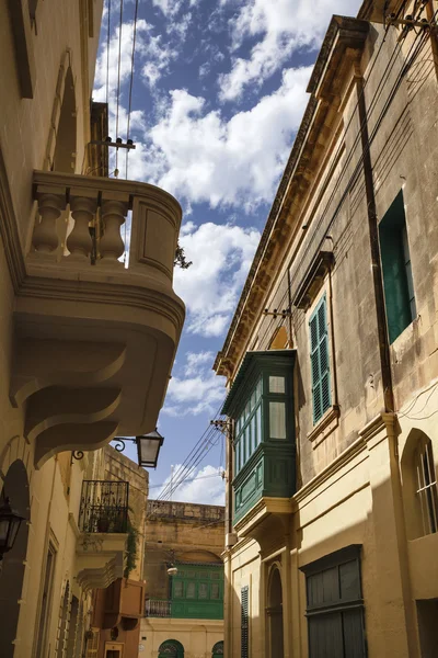 tipik Malta windows