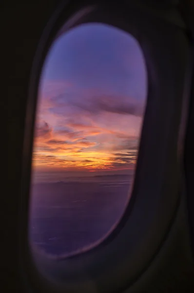 Αεροφωτογραφία από ένα παράθυρο του αεροπλάνου — Φωτογραφία Αρχείου