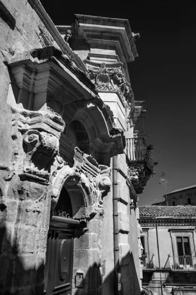 La fachada barroca del Palacio Cosentini — Foto de Stock