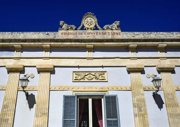 Barock fasaden av en privat byggnad — Stockfoto